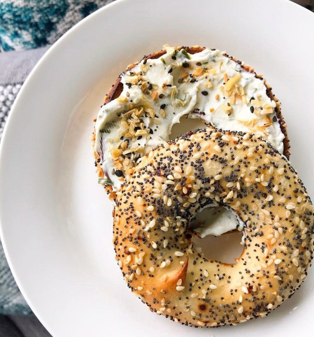 O'Doughs Thins Gluten Free Bagels Everything, 100 Cal Bagels Presliced